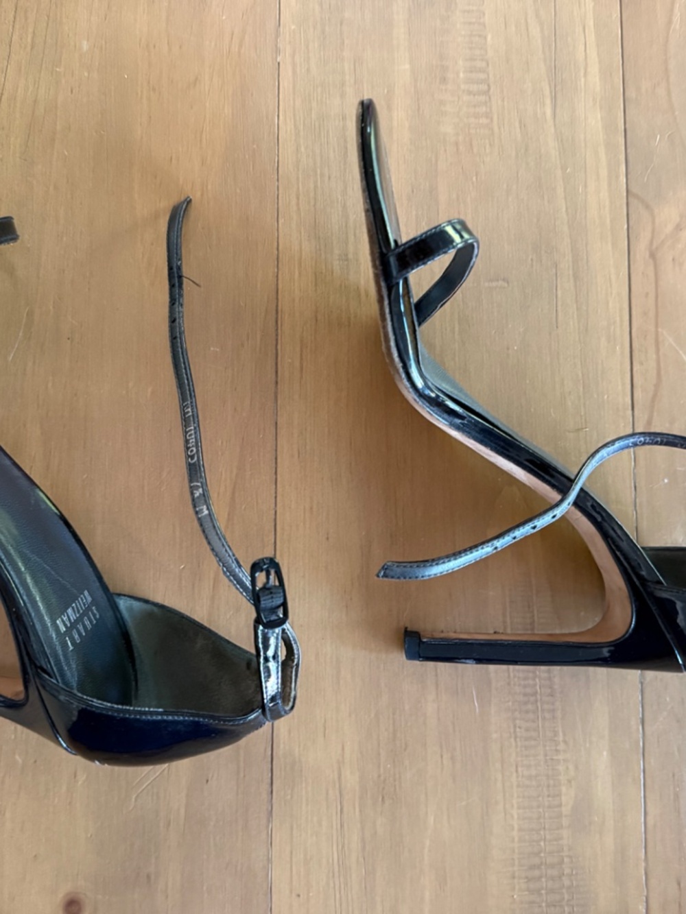 Stuart Weitzman - Picture 4 of 13
